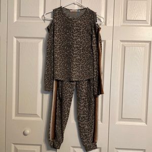 Vintage Havana - Girls Medium - Sweatshirt and Joggers Matching Set - Leopard
